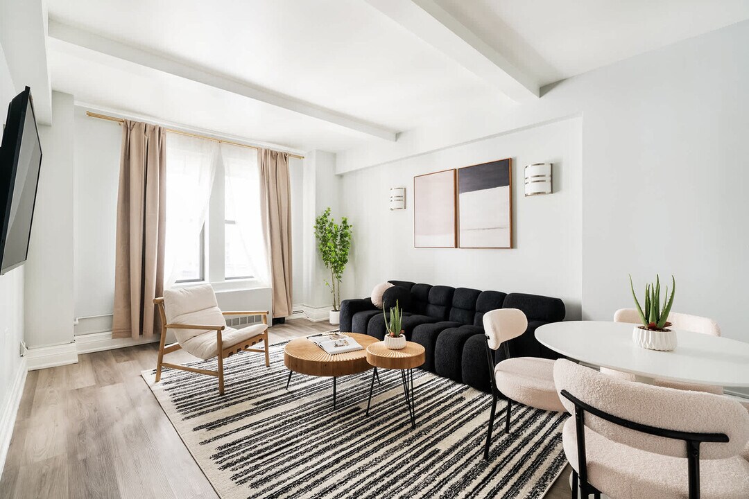 238 W 73rd St in New York, NY - Building Photo