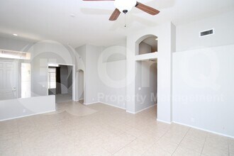 5997 W Aurora Dr in Glendale, AZ - Building Photo - Building Photo