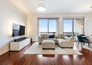 3333 Allen Pkwy in Houston, TX - Foto de edificio - Building Photo