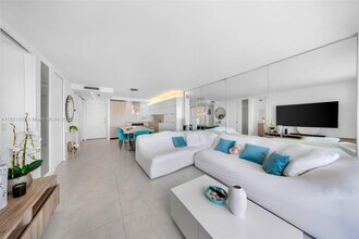 465 Ocean Dr in Miami Beach, FL - Building Photo - Building Photo