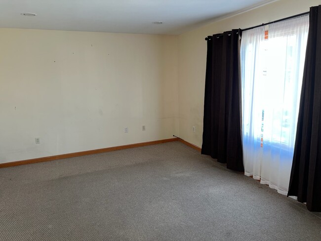 336 12th St, Unit B in Palisades Park, NJ - Building Photo - Building Photo