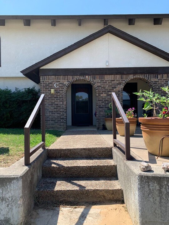149 Private Rd 1509 in Runaway Bay, TX - Building Photo