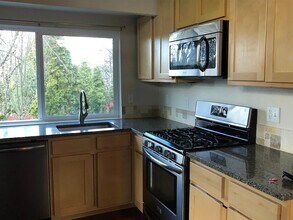 6107 SW 163rd Pl in Aloha, OR - Building Photo - Building Photo