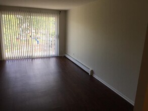 1285 Washington St, Unit #8 in Des Plaines, IL - Foto de edificio - Building Photo