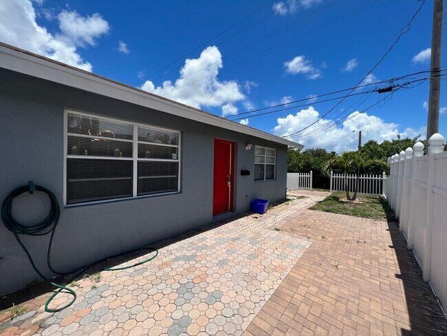 556 Holly Dr