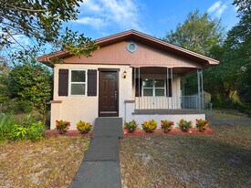 2325 Westover Dr in Palatka, FL - Building Photo