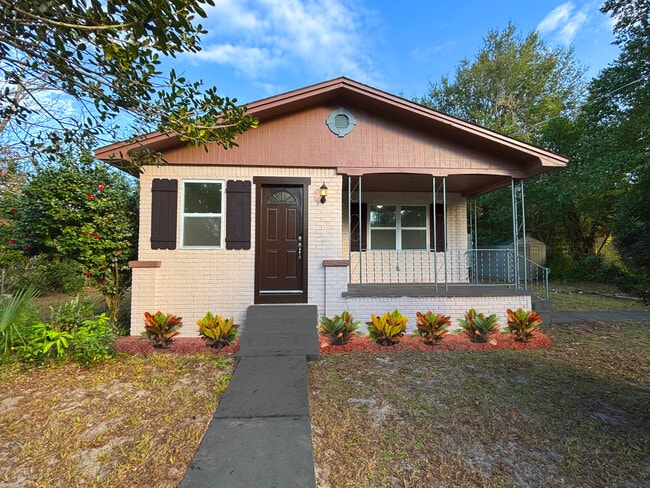 2325 Westover Dr