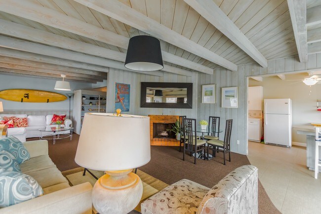 San Luis Rey At The Bay and Beach in San Diego, CA - Foto de edificio - Building Photo