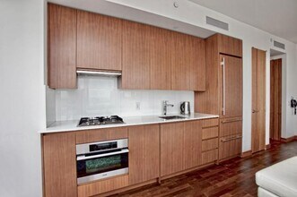 400 5th Ave in New York, NY - Building Photo - Building Photo