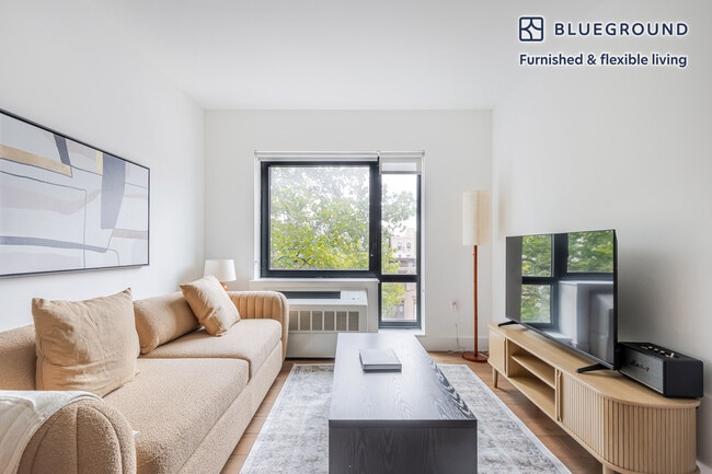 325 Lafayette Ave in Brooklyn, NY - Foto de edificio - Building Photo