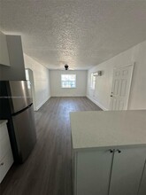 160 NE 77th St-Unit -1 in Miami, FL - Building Photo - Building Photo