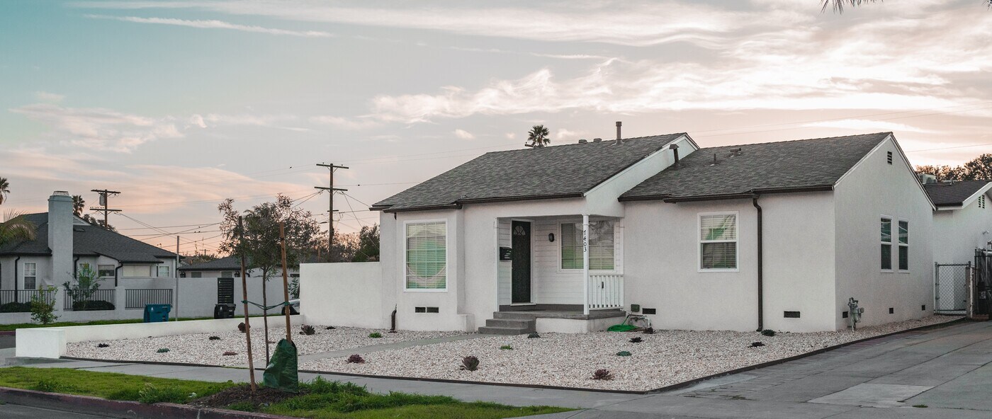 7403 Farmdale Ave, Unit 7403 Farmdale in North Hollywood, CA - Foto de edificio