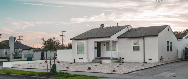 7403 Farmdale Ave, Unit 7403 Farmdale