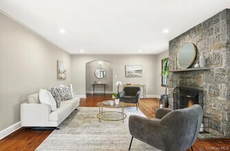 276 Overlook Rd in New Rochelle, NY - Building Photo - Building Photo