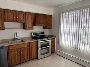 424 Dewitt St, Unit First Floor Unit 1 in Linden, NJ - Building Photo - Building Photo