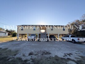 1509 S Oak Grove Rd in Ennis, TX - Building Photo
