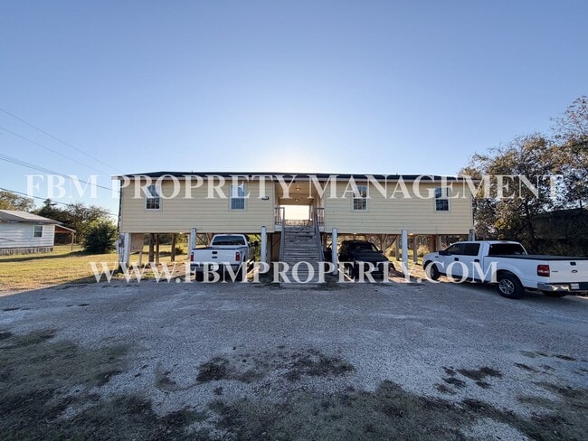 property at 1509 S Oak Grove Rd