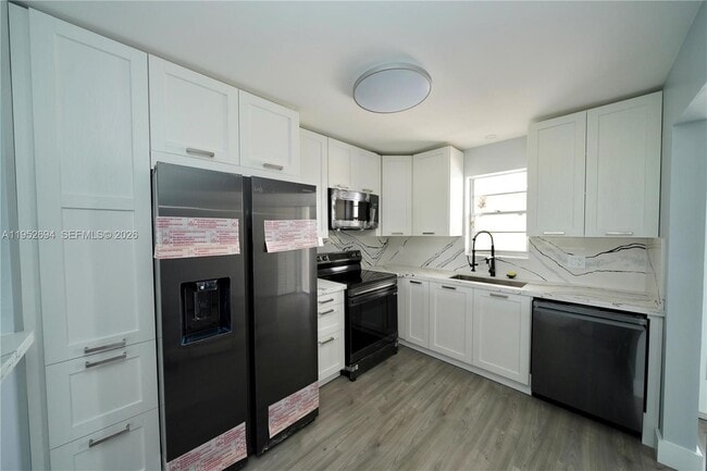 property at 2541 Aragon Blvd