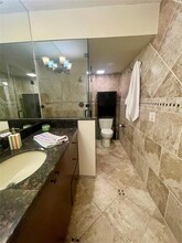 403 Lakeview Dr, Unit 101 in Weston, FL - Building Photo - Building Photo