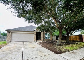 5643 Walnut Glen Ln in Rosenberg, TX - Building Photo
