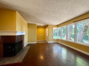 10255 SW Walker Rd in Beaverton, OR - Building Photo - Building Photo