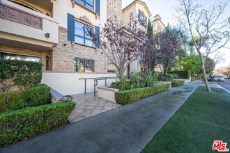 12026 Hoffman St in Los Angeles, CA - Building Photo - Building Photo