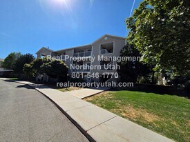 490 E 700 S in Clearfield, UT - Building Photo