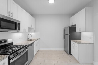 7600 N Sheridan Rd in Chicago, IL - Building Photo - Building Photo