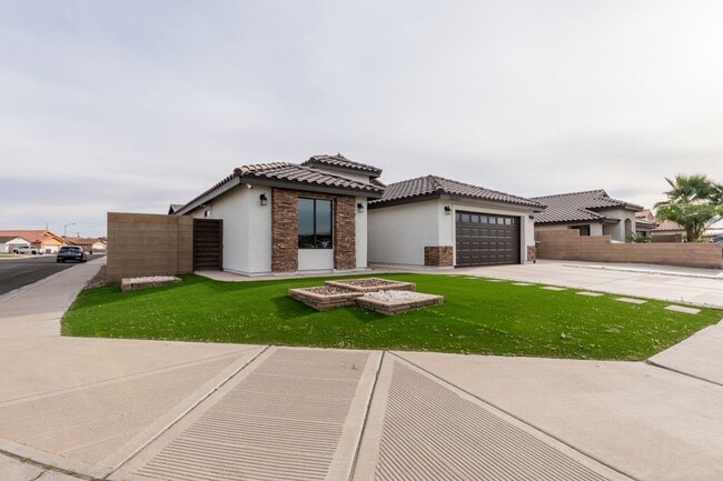 2005 Mendez St in San Luis, AZ - Building Photo - Building Photo