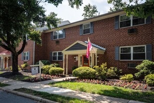 Spring Manor in Lancaster, PA - Building Photo