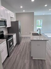 312 W Watson St, Unit B in Willis, TX - Building Photo - Building Photo