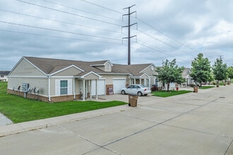 Meadow Vista Senior Villas in Altoona, IA - Foto de edificio - Building Photo