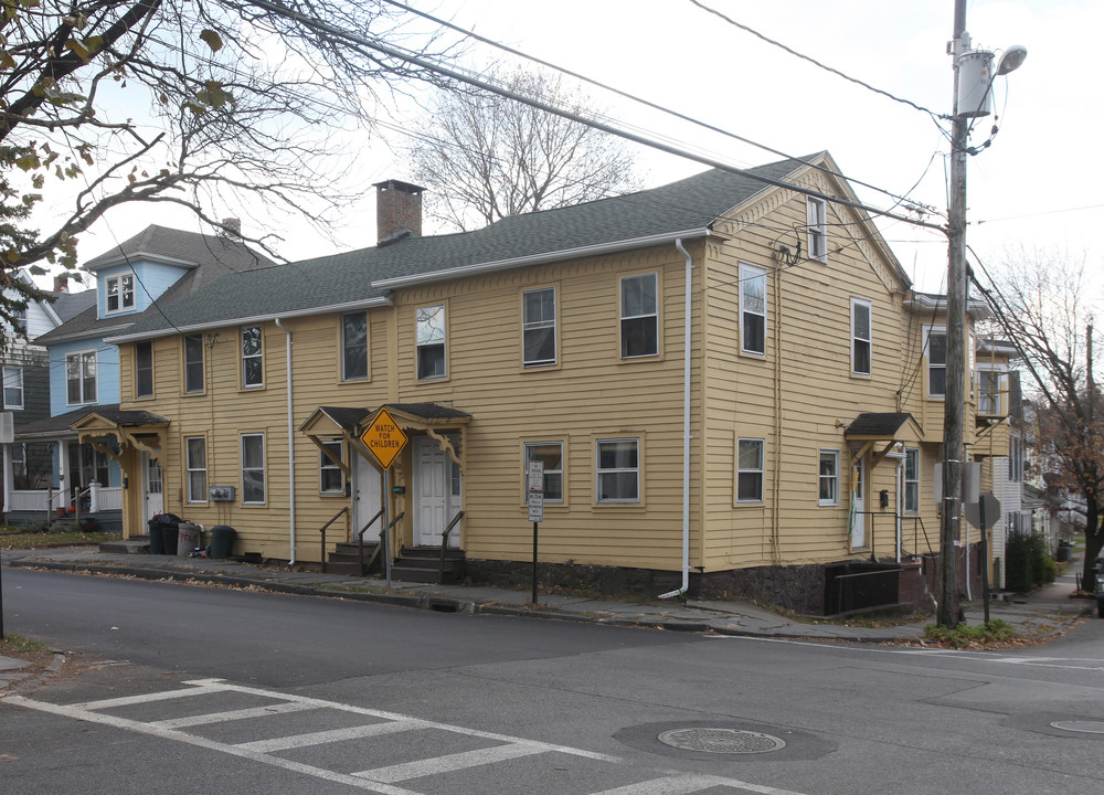 63 Green St in Kingston, NY - Building Photo