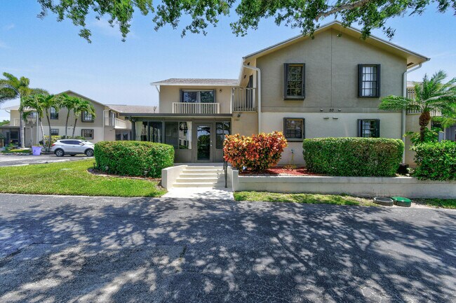 7361 SE Jamestown Terrace in Hobe Sound, FL - Building Photo - Building Photo