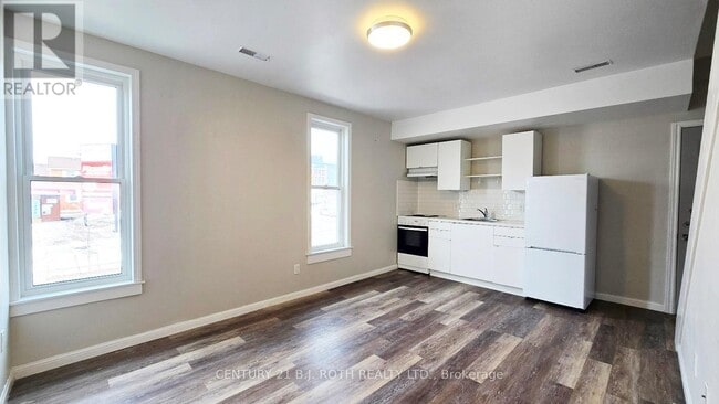 property at 44 Front St S