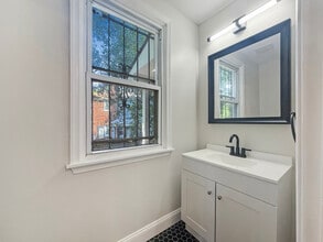 342 Eastern Ave NE in Washington, DC - Foto de edificio - Building Photo