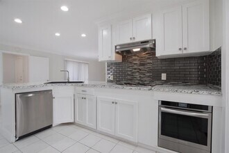 2902 Wuthering Heights Dr in Houston, TX - Building Photo - Building Photo