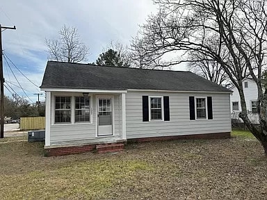 122 E Pine St in Kershaw, SC - Foto de edificio - Building Photo