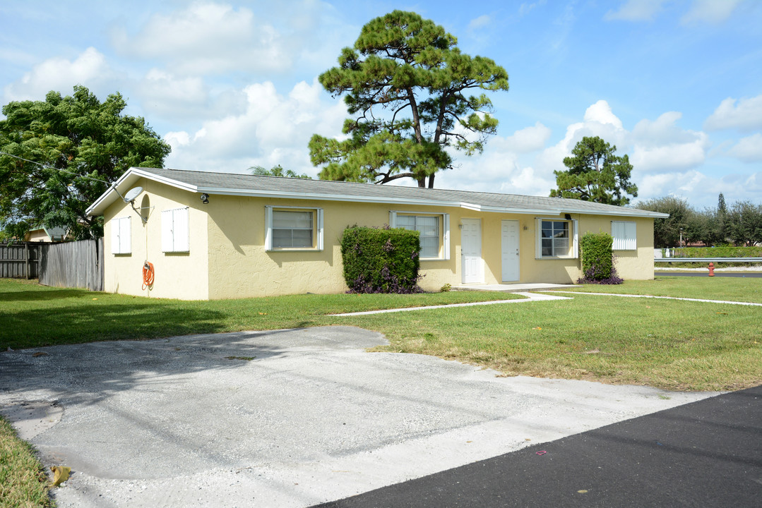 4258-4272 Canal Rd in West Palm Beach, FL - Building Photo