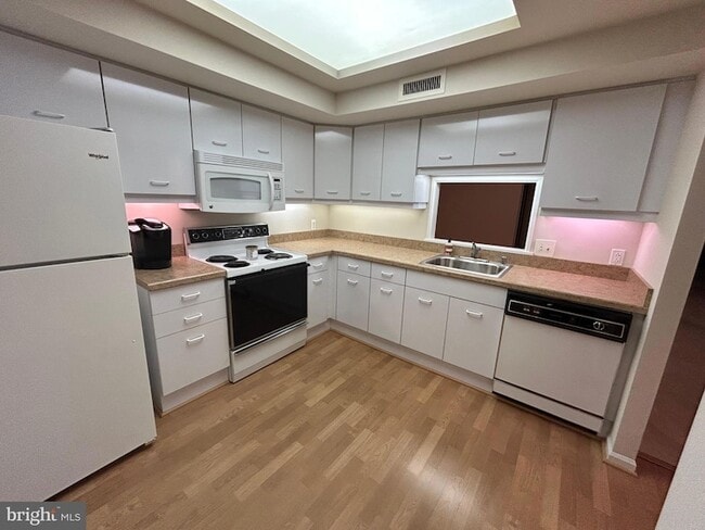 1100 Lovering Ave, Unit 204 in Wilmington, DE - Foto de edificio - Building Photo