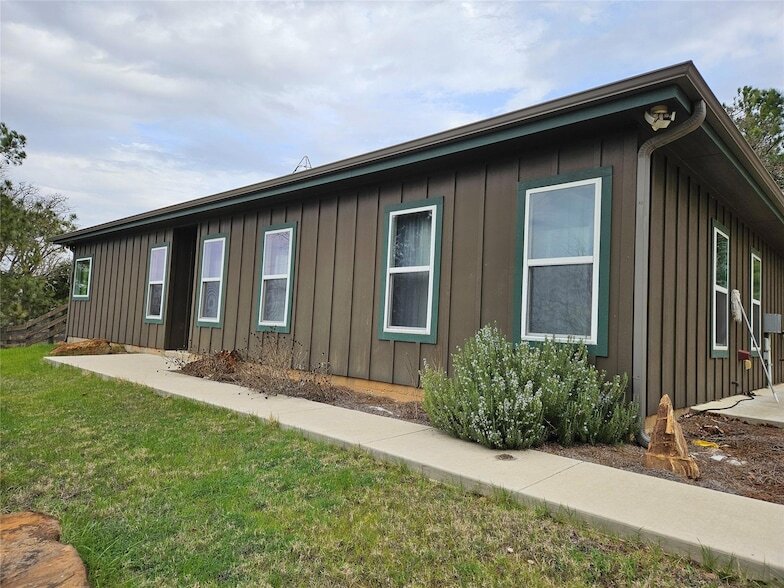 123 Sun Rise Ln in Elgin, TX - Building Photo