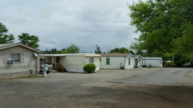 10 space 10th Strett Mobile Home Park in Cottonwood, AZ - Building Photo - Building Photo