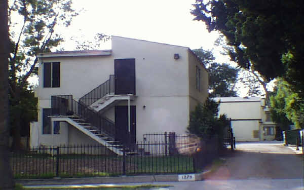 1279 N Los Robles Ave in Pasadena, CA - Foto de edificio - Building Photo