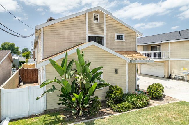 11632-1163 205th St in Lakewood, CA - Building Photo - Building Photo