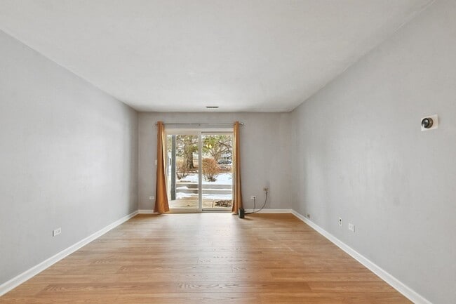 1426 Stonebridge Cir in Wheaton, IL - Building Photo - Building Photo