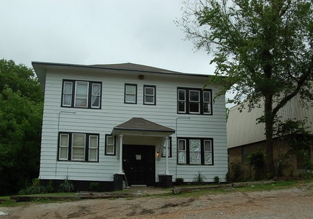 217 E 15th St in Ada, OK - Foto de edificio