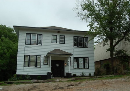 217 E 15th St in Ada, OK - Building Photo