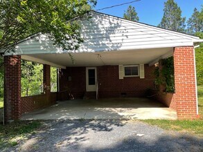 7230 Union Grove Church Rd in Seagrove, NC - Building Photo - Building Photo