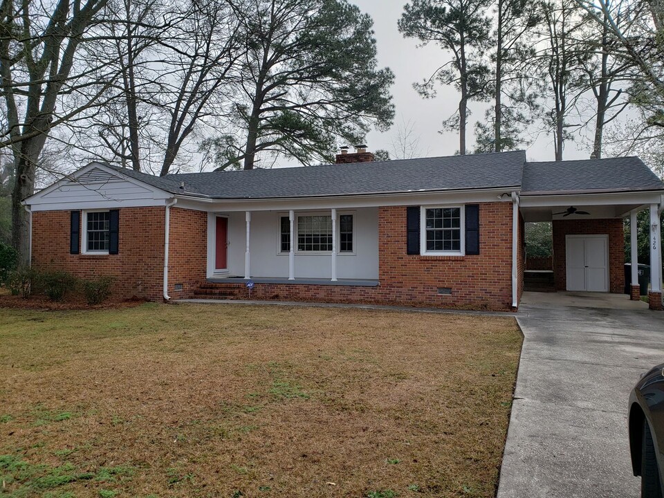 426 Peden St in Laurinburg, NC - Foto de edificio