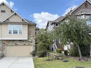 134 Mimosa Silk Ct in Montgomery, TX - Building Photo - Building Photo